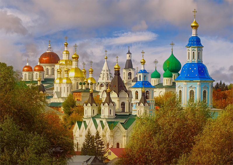 церкви колокольни купола облака Город сказкаphoto preview