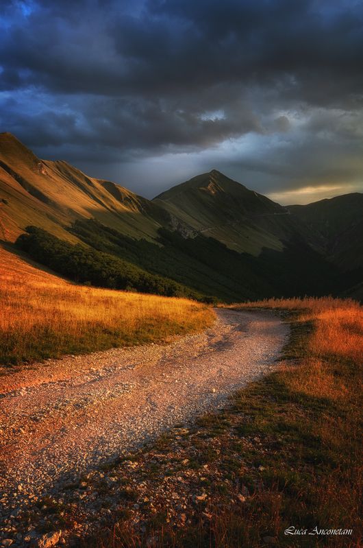 landscape sibillini mountains italy marche region path appennini sunset light Road to Fargno refuge фото превью