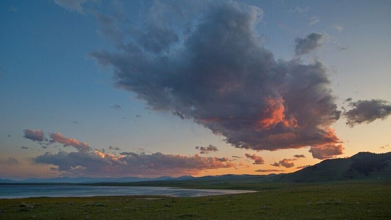 монголия, горы, лето, вечер, закат Остатки грозыphoto preview