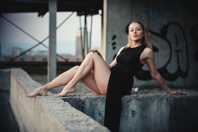 dress, building, legs,sporty Penthouse :)photo preview