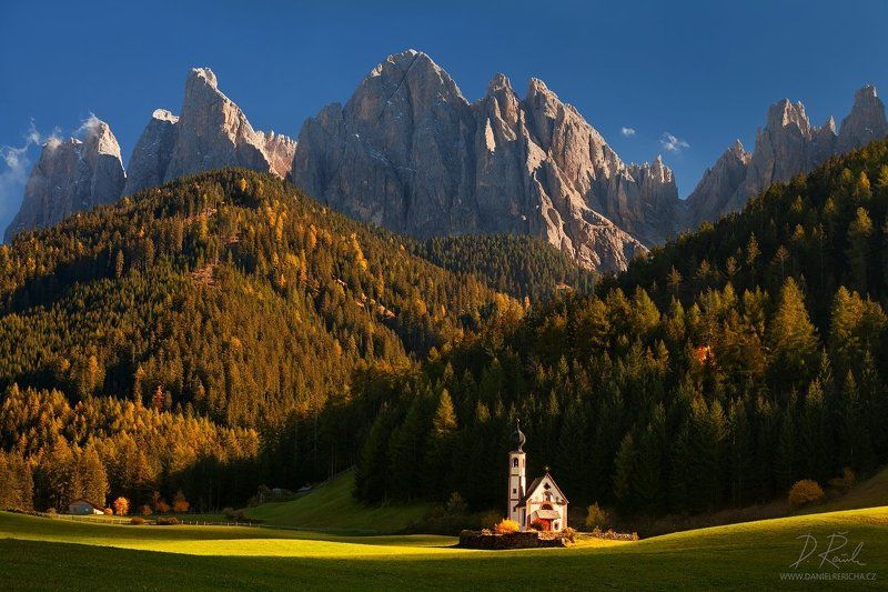 Europe, Italy, Italia, Alps, Italien, Alpen, Dolomiti, Dolomites, Funes, St. Johann, Val di Funes, Dolomiten, Le Odle, St. Magdalena, S.Madalena, Geisler, Odles, church, autumn, evening colors, evening light, sky, mountains, peaks, meadow,  trees, landsca Churchphoto preview