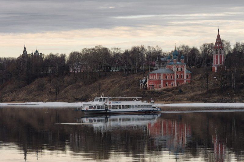 город тутаев, река волга, переправа, храмы, пароход, берег, весна Берегаphoto preview