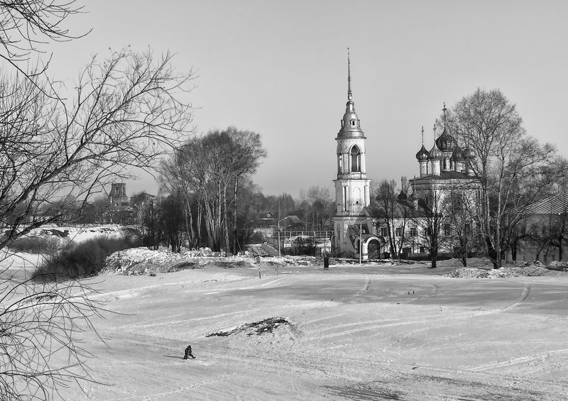 Вологда, город, храм, церковь, архитектура, религия, река, зима Одинокий рыболовphoto preview