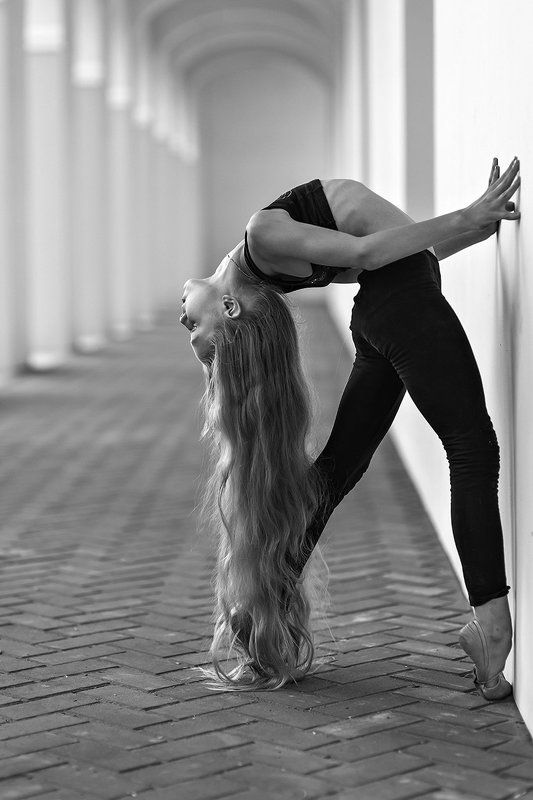 девочка,гимнастка,гибкая,шпагат,растяжка,чб,гимнастика, Аринаphoto preview