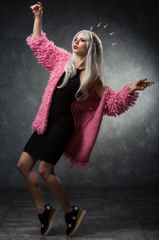 Девушка в красном ***photo preview