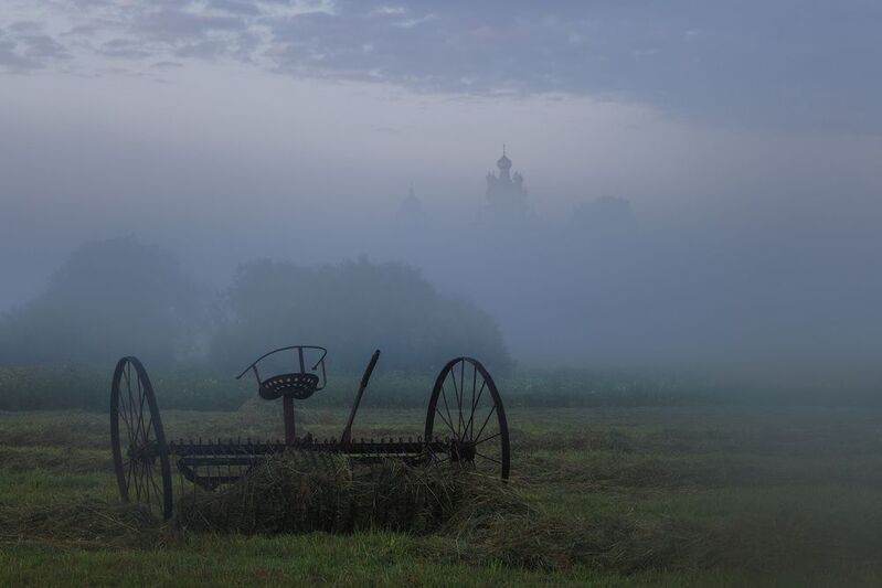 турчасово, белые ночи, косилка, церковь, туман Белые ночи фото превью
