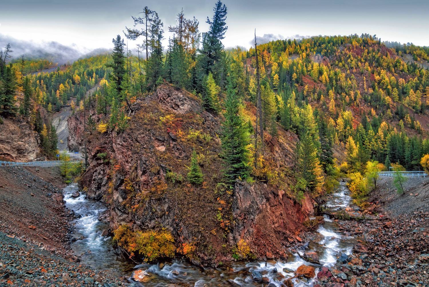 горный алтай, осень, туман, речка чибитка, дорожный поворот, красные ворота, Lora Pavlova