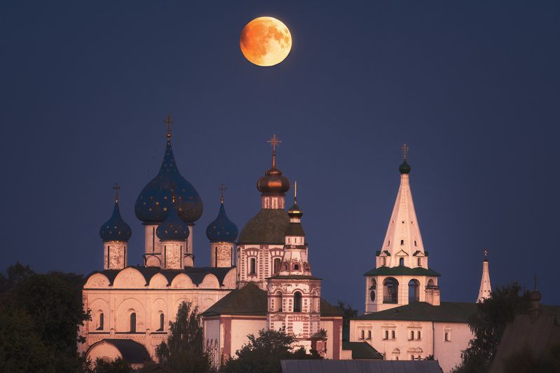 Полнолуние над  древним Суздалемphoto preview