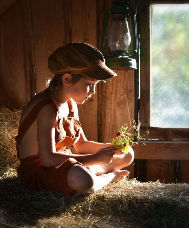 лето,каникулы,земляника,дети, ребенок Вкусная земляникаphoto preview