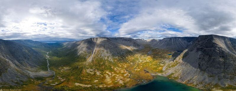 Хибины, Кольский полуостров, горы Озеро Тахтаръяврphoto preview