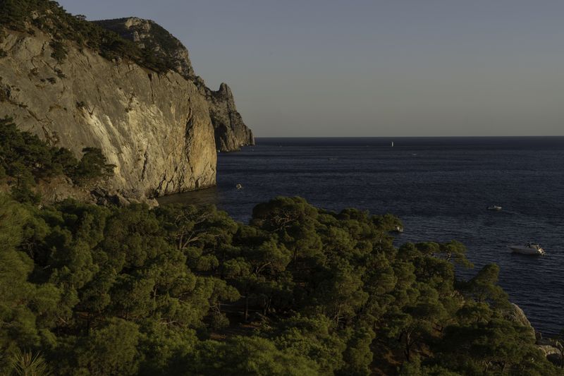 Россия, Крым, Севастополь, Большая Севастопольская Тропа, урочище Инжир, мыс Айя Вид на мыс Айя со стороны урочища Инжир фото превью