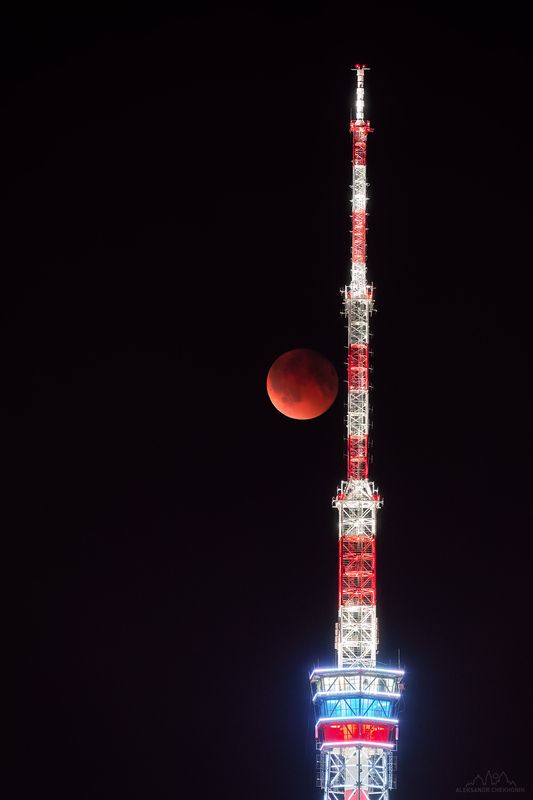 Луна, затмение, теелебашння, Санкт-Петербург Лунное затмение и телебашня.photo preview