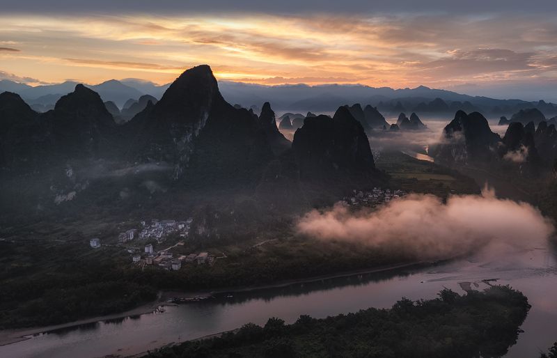 Dawn on Li River. Guilin. Chinaphoto preview