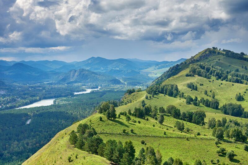 Горы близкие и далекиеphoto preview