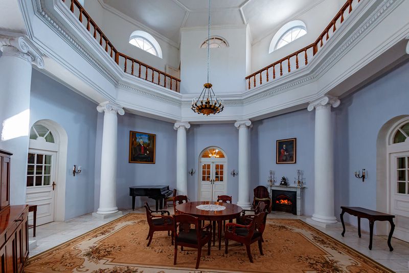 Гостиная в охотничьем домике фото превью