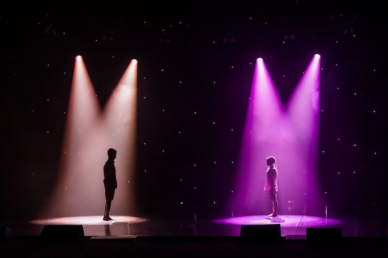 Танец, концерт, цвет, свет, сцена, ярко, дети, прожектор, момент, тишина, туман, дым, загадка, приятно, репортаж Моментphoto preview