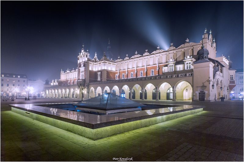 polska, kraków, miasto, noc, sukiennice Krakówphoto preview