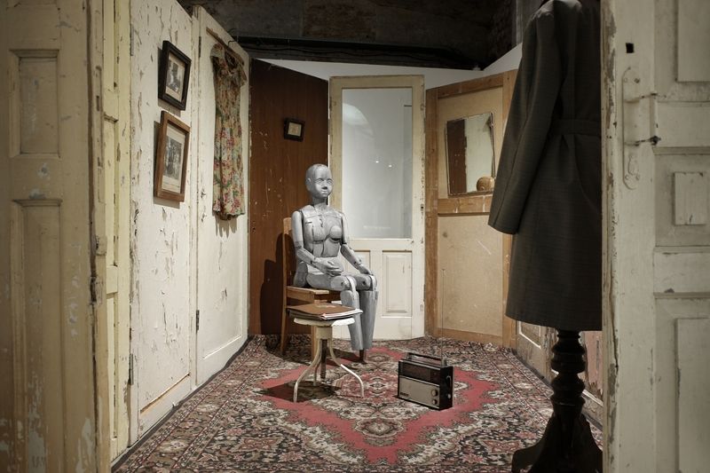 мир, дверь, человек, кукла Маленький мир фото превью