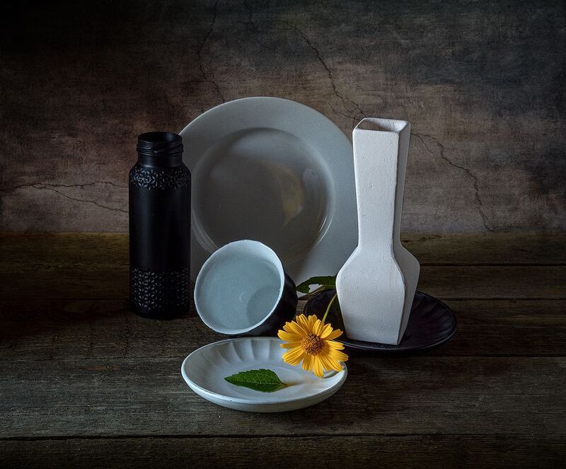 ваза, тарелка, блюдце, цветок, чашка, черный, белый photo preview