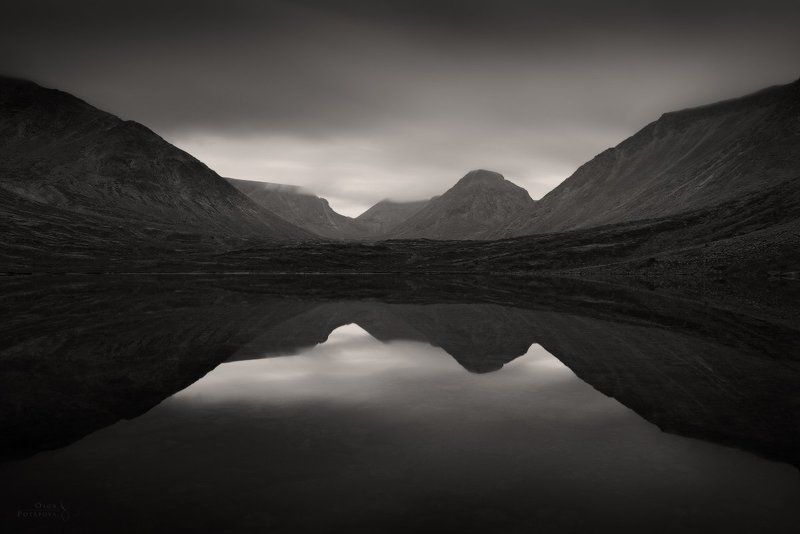 длинная выдержка, зеркало, кольский полуостров, монохром, настроение, ночной пейзаж, облака, озеро, север, хибины, чб Зеркало воспоминанийphoto preview