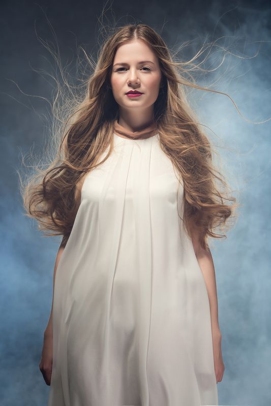 Ветер в волосах, Девушка в белом, Летящие волосы Лизаphoto preview