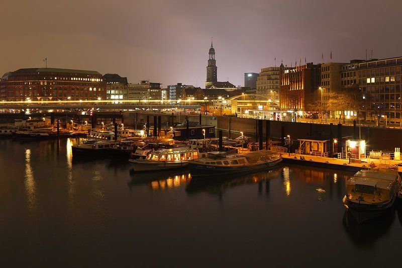 прогука по вечерней набережнойphoto preview