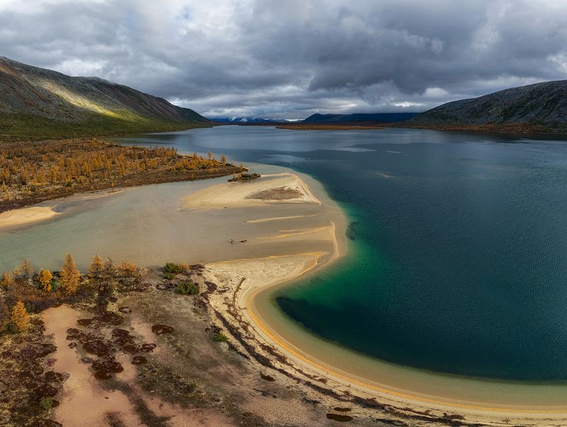 Колымское озеро с названием Югphoto preview