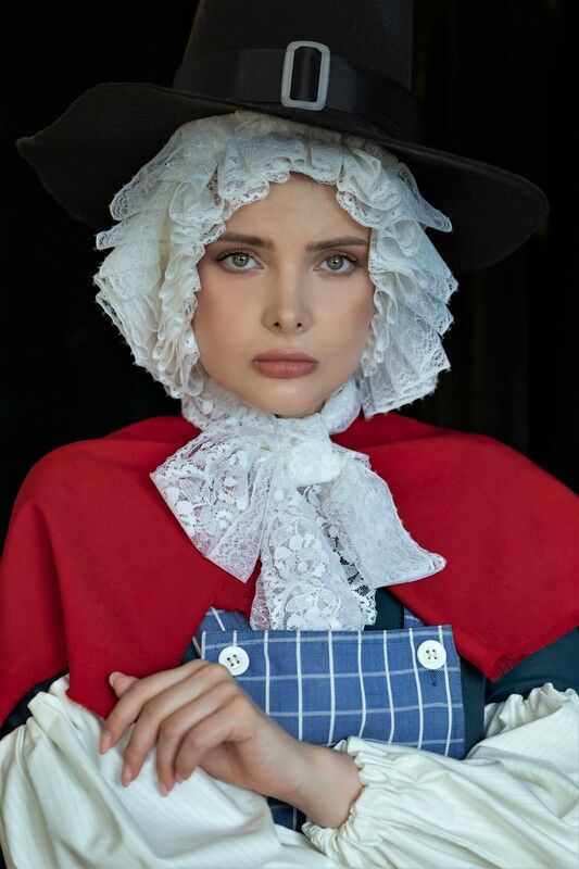 портрет, девушка, костюм, шляпа, чепчик, красный платок Портрет девушки в национальном костюме фото превью