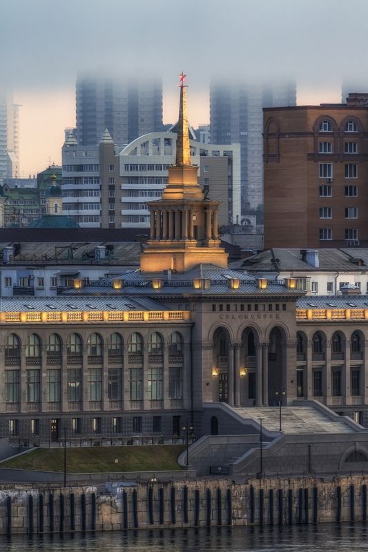 Город на рассветеphoto preview