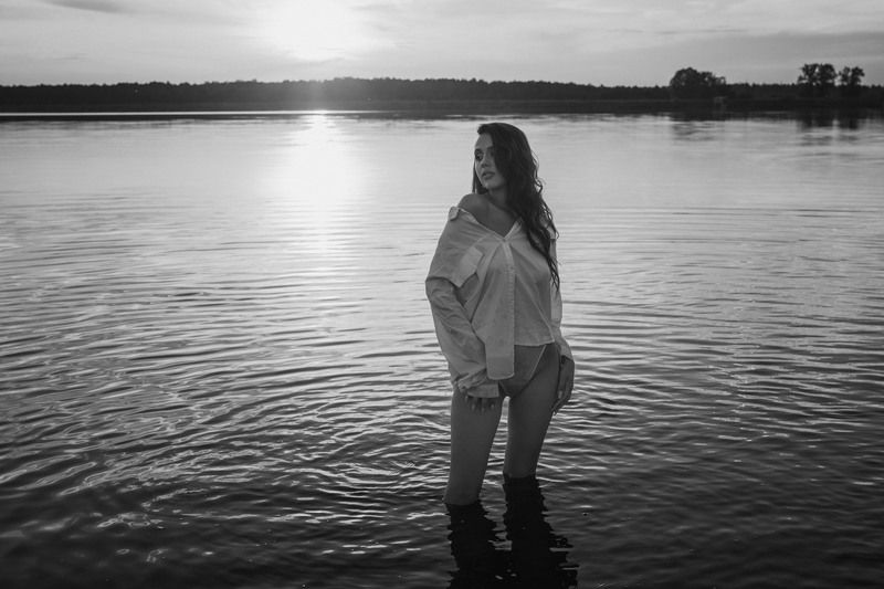 девушка, модель, портрет, фотосессия, гламур, girl, model, modeling, young, portrait, творческий портрет, женский портрет, woman, young woman, glamour, постановка, постановочная фотография, fashion, fine art, sexy, sensual, чб, bw Маринаphoto preview