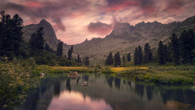 пейзаж, природа, путешествие, горы, скалы, вершина, озеро, перевал, ергаки, красноярский край, вечер, закат, отражения На перевал Звездныйphoto preview