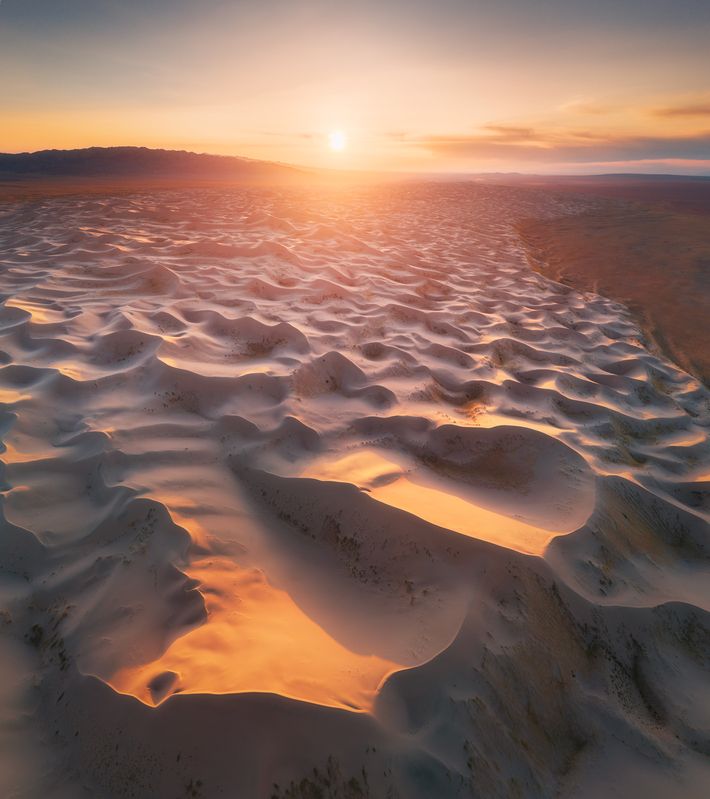 Закат над пустыней Гоби. Монголияphoto preview