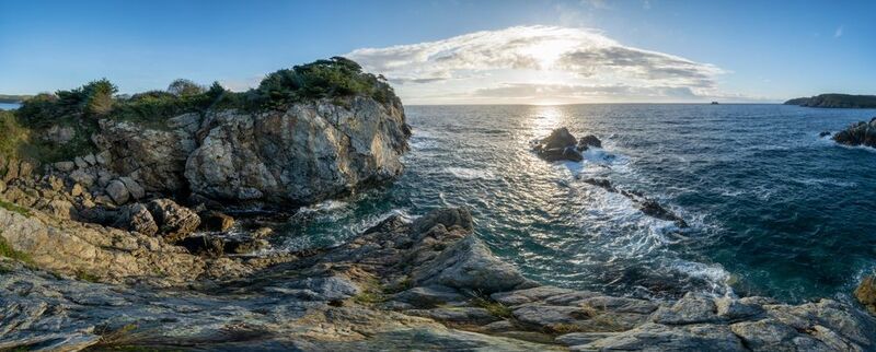 Россия, Приморский край, Японское море, полуостров Гамова, бухта Орлинка, панорама,  У моря в Приморье фото превью