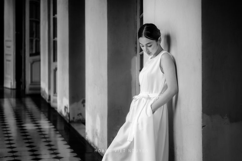 portrait, face, asian, vietnamese, vietnam, beauty, bw, monochrome, black and white, museum, natural light * * *photo preview