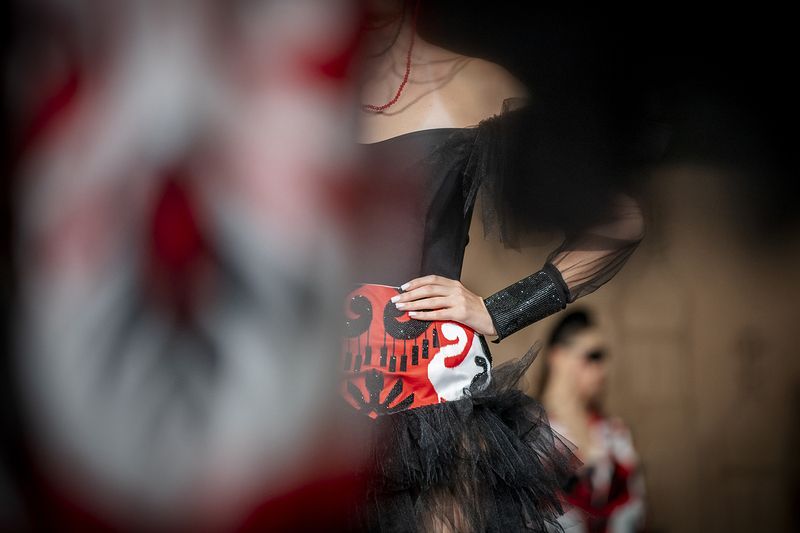 один из показов на открытии выставки «просторы россии. живая традиция. подиум регионов» в галереи искусств зураба церетели, 23.09.2025 Один из показов на открытии выставки «Просторы России. Живая традиция. Подиум регионов» в Галереи искусств Зураба Церетели, 23.09.2025 фото превью