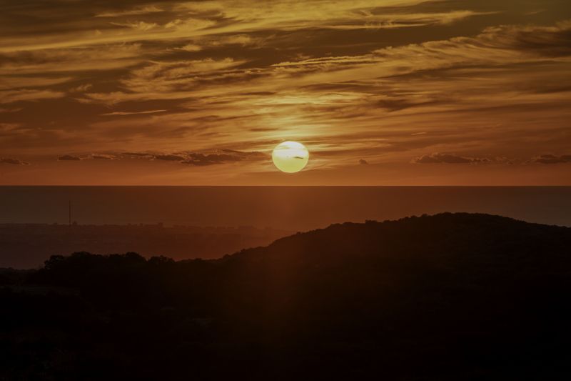 Россия, Крым, Бахчисарайский район, Голубинское сельское поселение, гора Бечку, Кабаний, Хамильский перевал,  закат Огненный закат на горе Бечкуphoto preview