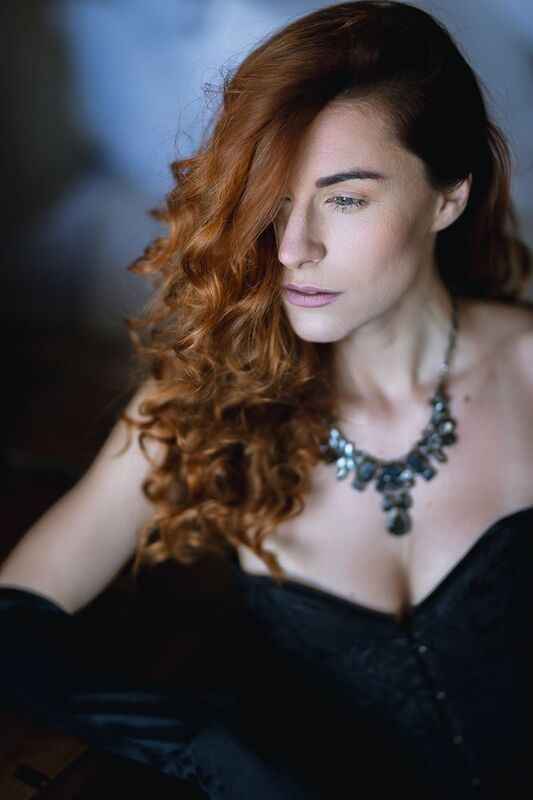 portrait, photography, model, beauty, natural, light, soft, lighting, auburn, hair, curly, waves, necklace, jewelry, black, top, elegant, sophisticated, bokeh, background, warm, tones, izabella, wasiniewska, professional, headshot, fashion, style, accesso Izabellaphoto preview