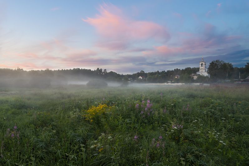 лето,вечер,закат,туман,небо,облака,краски,деревняюхрам вечер в Заболотьеphoto preview