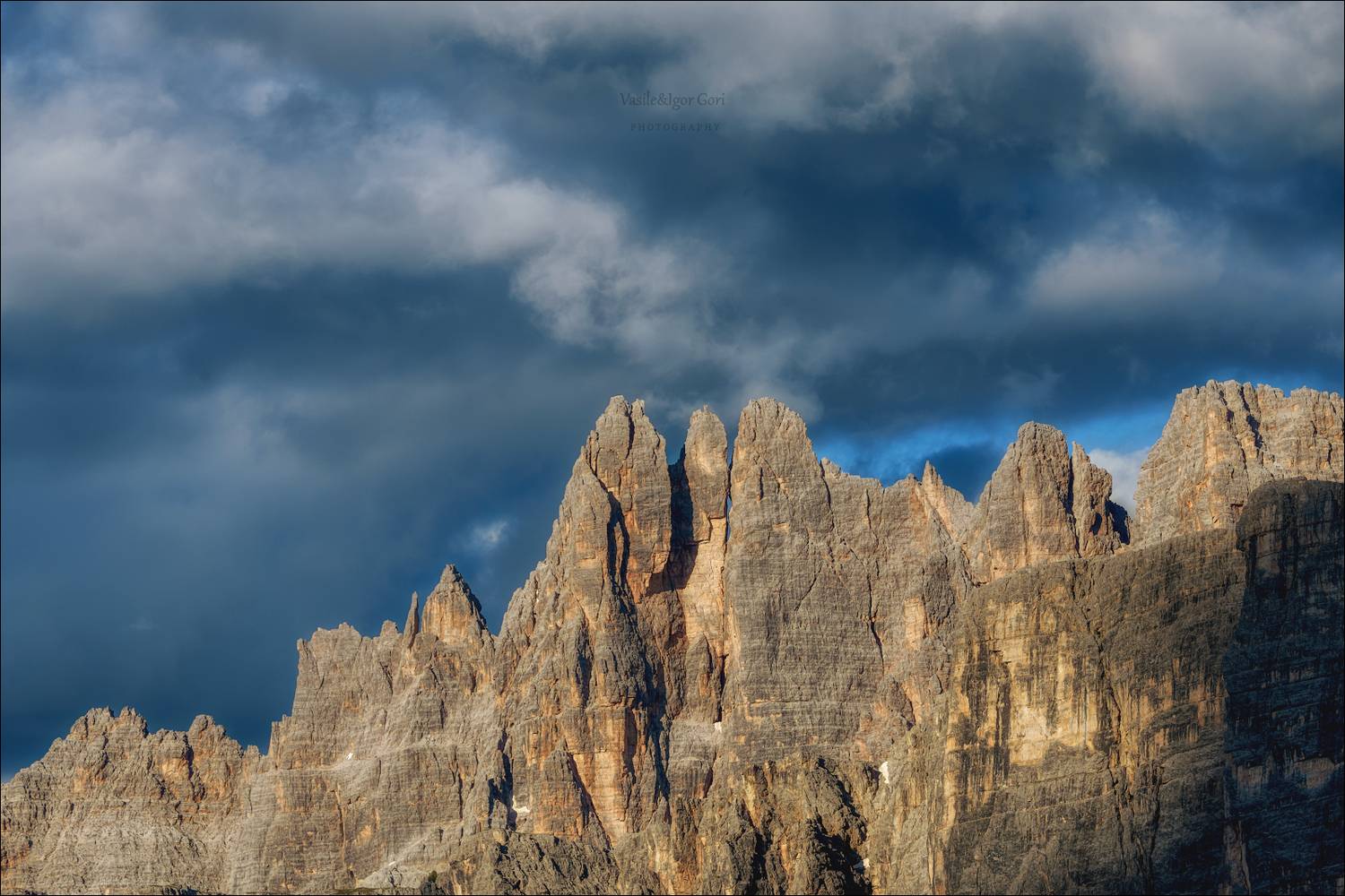 Зубы Дракона. Автор: Гори Василий доломитовые альпы,италия,village,осень,mountain,деревня,церквушка,monte pelmo,santa lucia,тени,alps,лиственница,dolomites,свет,selva cadore,church,scenery peak, Гори Василий