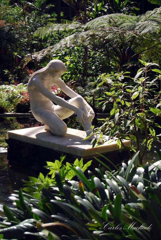 street, reportage, gardens, sculpture Lady in the gardenphoto preview