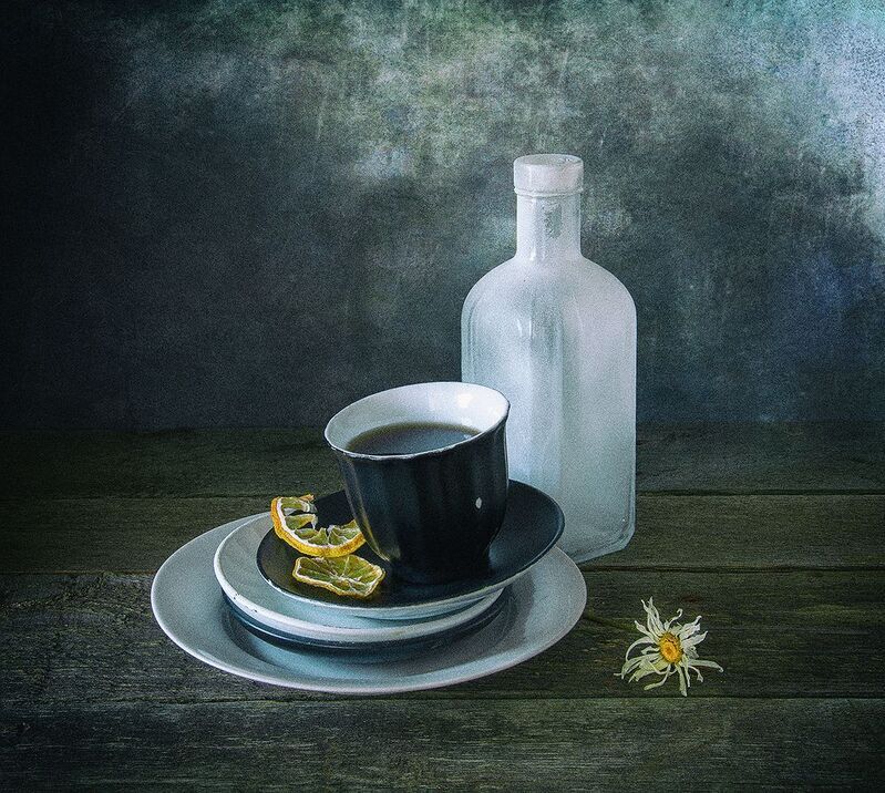 тарелка, чашка, лимон, бутылка, цветок, ромашка photo preview