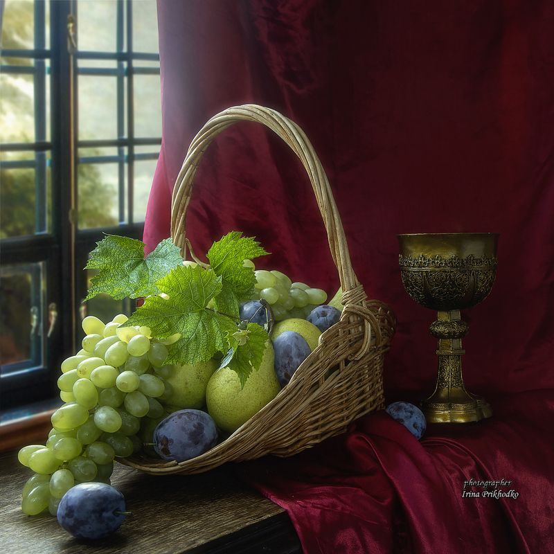 натюрморт, фрукты, винтажный Натюрморт с корзиной фруктовphoto preview