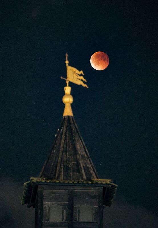 Лунное затмение и Тульский Кремльphoto preview