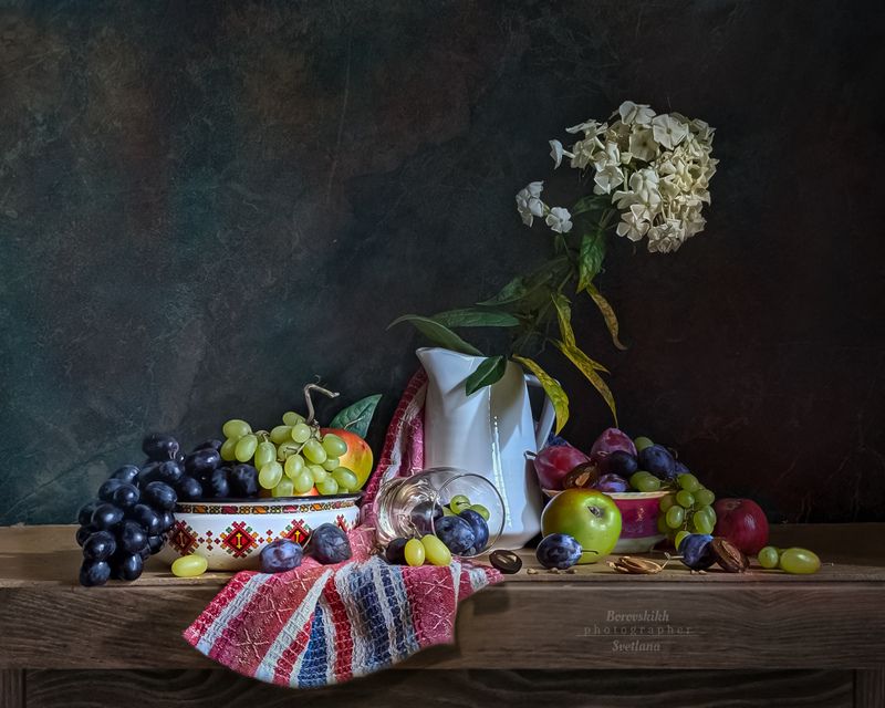 натюрморт, art_photo, darkphoto, фрукты, ягоды, вазацветы, фото на окне, авторскоефото, светланаборовских фото на телефон Щедрый августphoto preview