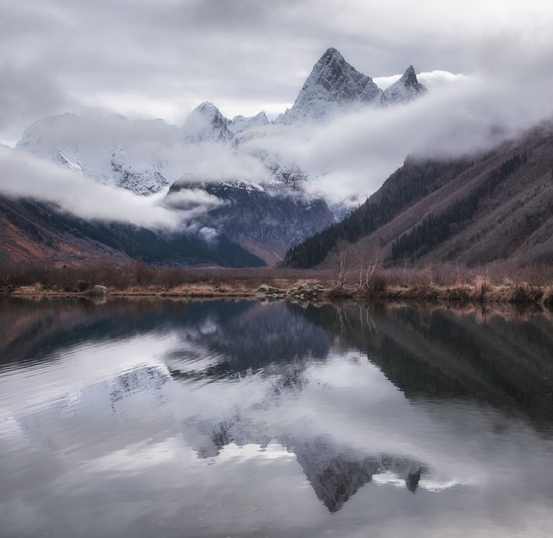западный кавказ, карачаево черкесия,  чотча, туманлы- кёль Сезон перехода в черно- белоеphoto preview
