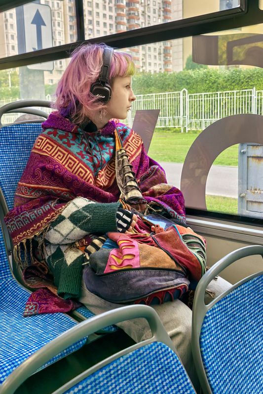 Девушка с пирсингомphoto preview