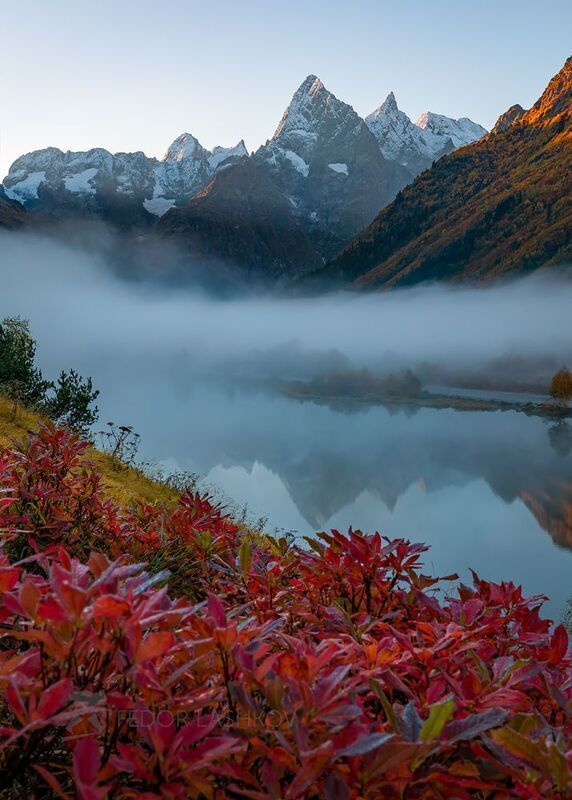 горы, гора, домбай, рассвет, осень, гоначхирском ущелье, тебердинский государственный природный биосферный заповедник, кавказ, хребет, вершина, туман, туманный, чотча, долина реки гоначхир, речное, осенний, лес, Утренний туманphoto preview