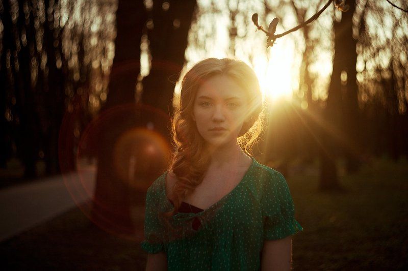 Закат, девушка, весна, блик, прическа, лес, весна, деревья, солнце, лучи Закатphoto preview