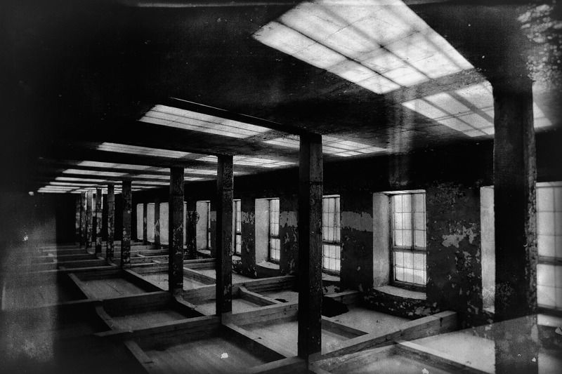 черно белое, чердак Abandoned atticphoto preview