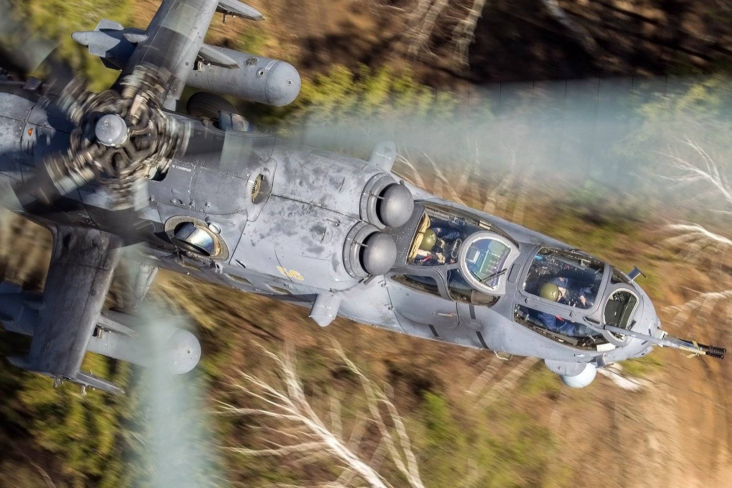 Рассекая воздушную гладь. Автор: Александр Бельтюков Вертолет, Ми-35, Парад, Победа, Александр Бельтюков